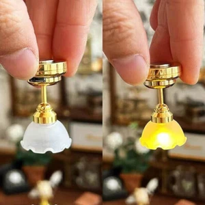 Plafoniera soggiorno miniatura luci casa delle bambole 1:12 lampada a batteria - Foto 1 di 7