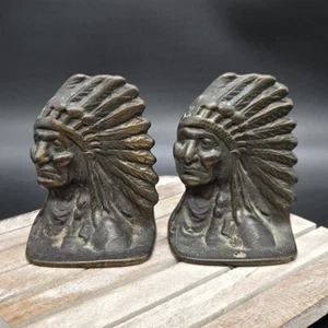 Par de sujetalibros de bronce fundido Native American Chief de colección - Imagen 1 de 7