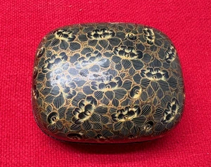 Caja de baratijas vintage hecha a mano de papel maché de Cachemira India - Imagen 1 de 5