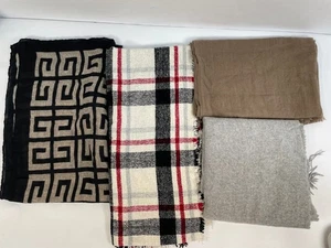 Lotto di 4 - Sciarpe assortite: Nine West, Uniqlo e altre - Foto 1 di 11
