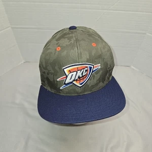 Sombrero camuflado Oklahoma City Thunder OKC Mitchell & Ness NBA logotipo a presión Kevin Durant usado en excelente estado - Imagen 1 de 6