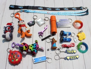 Huge Lot of Keychains & Lanyards - Apple / Tony the Tiger / Cedar Point / Light - Picture 1 of 18