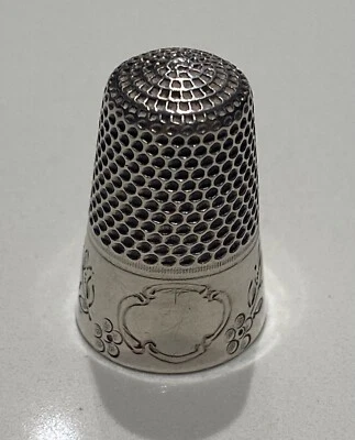 Dé à coudre ancien - argent massif - Photo 1/4