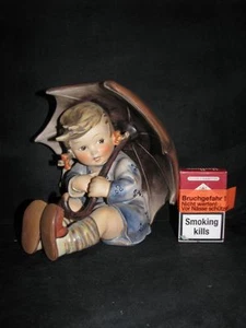 Goebel Hummel Figur Nr. 152/B "Geborgen, Mädchen", 2. Wahl - Picture 1 of 1