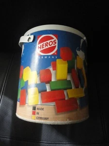 Tonne mit bunt lackierten Holzbausteinen von Heros 47 Stück - Bild 1 von 1