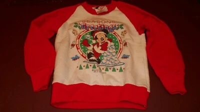 Sudadera de felicitación de la temporada navideña de Mickey de The Walt Disney Company + 3 más Foto 1 de 4