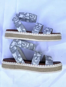 Mia Dany Knöchelriemen Plateau Sandalen grau Camouflage Größe 7,5 - Bild 1 von 9
