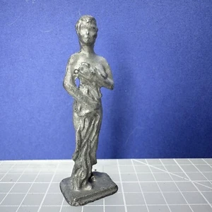 Beautiful Lady With Front Cover Girl Miniature 54mm Toy Soldier Civilian Figure - Picture 1 of 4