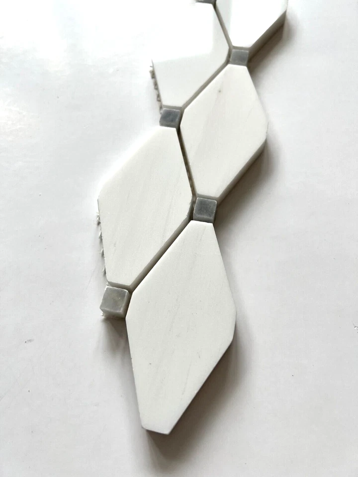 Dolomita romboidal 2x14 con puntos grises borde decorativo azulejo de pared salpicadero Foto 1 de 4