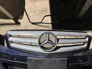 MERCEDES C CLASS W204/S204 07/2007-04/2011 RADIATOR GRILLE 3 STRIPE SILVER TYPE - Picture 1 of 12