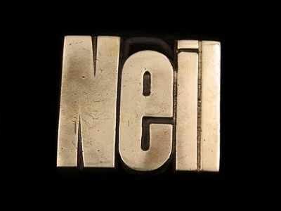 SK01119 VINTAGE 1978 NOMBRE **NEIL** HEBILLA DE CINTURÓN BARÓN LATÓN MACIZO PULIDO Foto 1 de 2