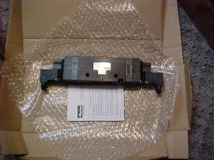 PARKER Magnetventil Luftregelventil: 24V DC, Magnetventil / Magnetventil, 3/8 Zoll Rohrgröße - Bild 1 von 2