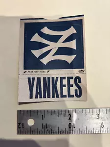 Vintage 1969 Fleer New York Yankees Cloth Sticker Decal - Picture 1 of 2