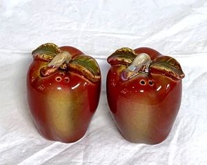 Vintage MCM Ceramic Apple Salt & Pepper Shakers Unbranded Original Stoppers - Picture 1 of 3