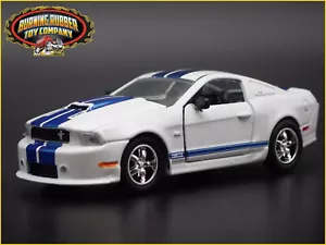 2011 11 FORD MUSTANG SHELBY GT350 WHITE 1/64 SCALE DIORAMA DIECAST MODEL CAR - Picture 1 of 10