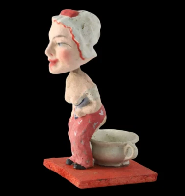LA FEMME AU POT DE CHAMBRE fin XIXème  / jouet ancien - Photo 1/4