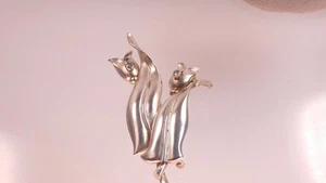 Hermoso broche Dimant flores de diseño floral plata con 3 diamantes hecho a mano - Imagen 1 de 9