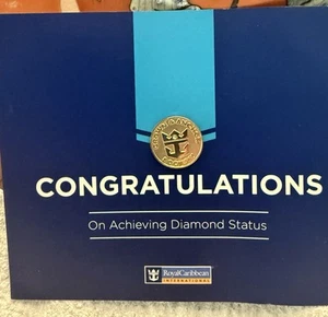 Royal Caribbean DIAMANT Status Pin Brosche Revers Schärpe Gold / Kristall Chip NEU  - Bild 1 von 2