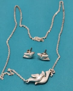 Avon Silver Tone Dove Bird Necklace Magnetic Clasp & earrings Set - Picture 1 of 4