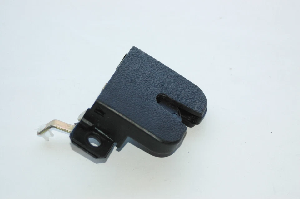 PORSCHE  Cayenne 955 2003-06  Rear hatch lower latch!!!!!!!!!!!!!!!!!!!!!!!!!!!! - Imagem 1 de 1