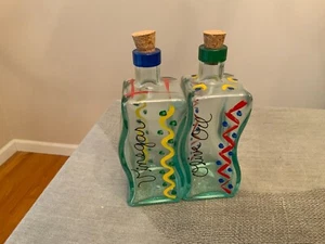 Juego de botellas de vidrio de aceite y vinagre de 2 piezas tapón de corcho pintado a mano Italia nuevo - Imagen 1 de 7