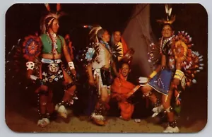 Bailarines de guerra indios nativos americanos con vestido completo postal - Imagen 1 de 2