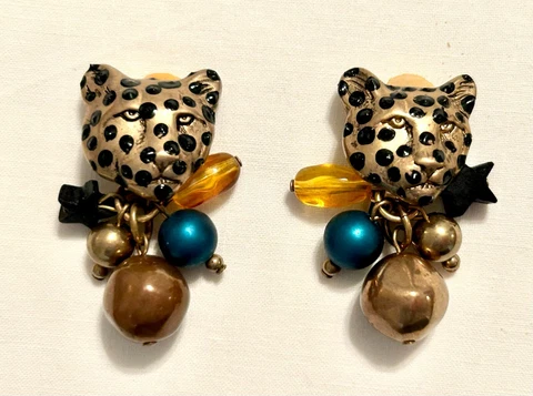 Jacksonville Jaguars clip-on earrings. Gold-tone jaguar head with lots of beads! Cover