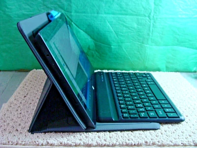 M-Edge Keyboard Folio for 9-10" Tablets Stealth Pro Universal XL Bluetooth Case - Image 1 of 4