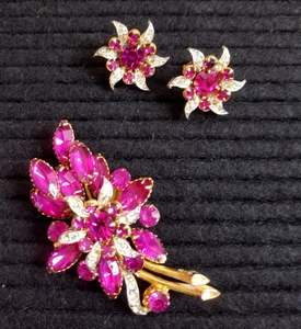VTG Cluster Leaf Pink Rhinestone Gold Tone Pin/Brooch Floral Clip Earrrings Set - Picture 1 of 6