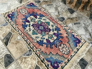 1980er türkischer kleiner Vintage handgefertigter geometrischer Stammes-Anatolischer Teppich 2,3 x 4,0 Fuß - Bild 1 von 14