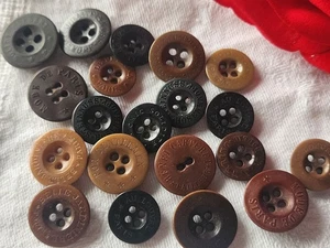 Lot 20 boutons anciens en corozo publicitaires panaché 1,4 à 1,9 cm ref 3341 - Picture 1 of 7