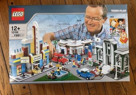 Lego 10184 TOWN PLAN Movie Theatre Gas Station GOLD BRICK *Creases* *RETIRED*