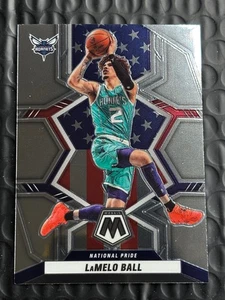 2021-22 Panini Mosaic - Orgoglio Nazionale LaMelo Ball #251 Charlotte Hornets - Foto 1 di 2