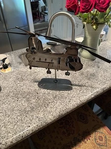 CH-47 Metall Chinook Hubschrauber Schreibtischplatte - Bild 1 von 4