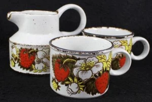 Midwinter LTD WR STRAWBERRY Creamer + 2 Cups GREAT CONDITION - Picture 1 of 7