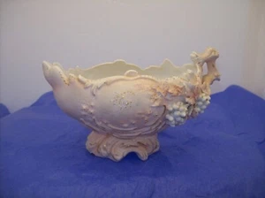 PINK BISQUE MAJOLICA FOOTED PLANTER W/ GOLD ACCENTS, GRAPE LEAVES GERMANY? 6" L - Picture 1 of 6