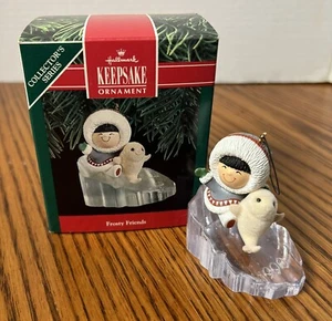 Hallmark Keepsake Ornament 1990 - Frosty Friends - Eskimo und Siegel #11 - Bild 1 von 8