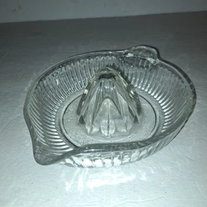 Vintage Klarglas Saft Reibahle 6 Zoll Durchmesser mit Griff und Ausgießer - Bild 1 von 8