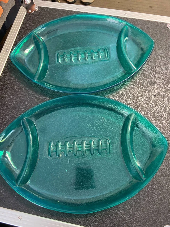 JUEGO DE DOS BANDEJAS PARA SERVIR FÚTBOL DE PLÁSTICO TRANSPARENTE Foto 1 de 1