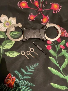 TCH Neu Polizei zertifizierte starre Handschellen mit Doppelschloss und 1 Schlüssel silber/schwarz - Bild 1 von 1