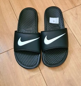 sandal nike benassi