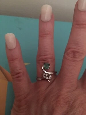 14KT White Gold 100% Natural Emerald & 6 diamonds and diamond pendant - Image 1 of 4