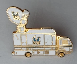 SNC Satellite News Channel TV Truck Van Enamel Lapel Pin Badge.    PB6-1188 - Picture 1 of 3