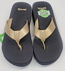 Sanuk Womens Highland Metallic Champagne Sandals NWT Size 11 Flip Flops Vegan - Bild 1 von 4