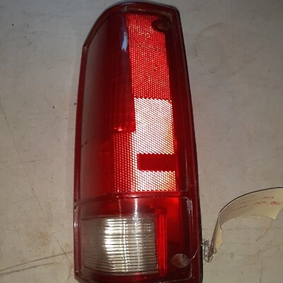 Conjunto de luz trasera OEM RH 1982-1987 Chevrolet S10, S15 83 84 85 86 enchufes B2 Foto 1 de 4