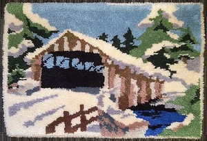 VINTAGE SHAG RUG WALL HANGING LATCH HOOK TAPESTRY COVERED BRIDGE WINTER SNOW - Picture 1 of 2