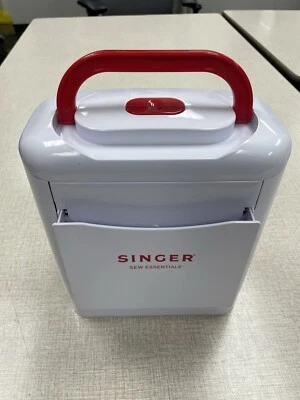 ¡Organizador de caja de costura portátil SINGER Sew Essentials con hilo y accesorios! Foto 1 de 4