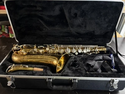Selmer Bundy Alto Saxophone with Mouthpiece and Case - Image 1 of 4