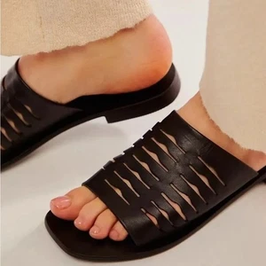 Free People new in box Slice of the Sun Sandals Black Leather Sz:8 **COMFORT** - Picture 1 of 5