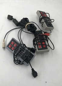 Nintendo Gray Black Wired Gamepad Controllers For NES With Cord Lot Of 4